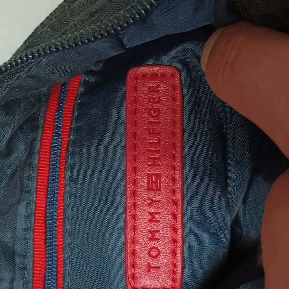 Tommy Hilfiger Shoulder Bag - Picture 9 of 9